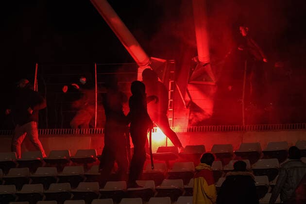 Debordements et bagarres entre supporters parisiens et supporters lyonnais FOOTBALL : 32eme finale de la Coupe de France - Paris Football Club vs Olympique Lyonnais - 17 12 2021 AurelienMorissard Panoramic 
