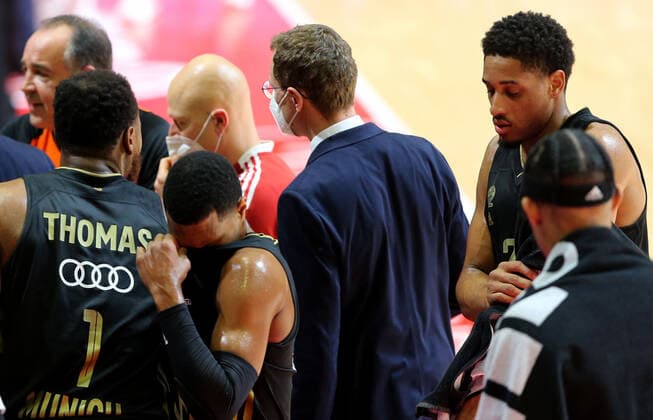 17.12.2021 Belgrade(Serbia) KK Crvena Zvezda(BC Red Star)-FC Bayern München Basketball GmbH Euroleague men s basketball Corey Walden(C),Augustine Rubit(R) Bayern München after lost match :S.Sandic