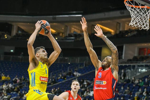 17 12 2021, xlakx, Basketball EuroLeague, Alba Berlin ZSKA Moscow emspor, v l Oscar Da Silva Alba Berlin No 1 ,Joel Bolomboy ZSKA Moscow No 3 Berlin