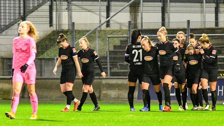 Laura Donhauser FC Köln, 25, 2 v r scored the goal to 2 0, goal, goal success, action, action, game scene, jubilate about a goal, jubilation, goal celebration, celebrate the goal, goal, celebration, jubilation about the goal, optimistic, action, action, 17 12 2021, Cologne Germany , Football, Flyeralarm Womens Bundesliga, 1 FC Köln SGS Essen, Football, Flyeralarm Womens Bundesliga, 1 FC Köln SGS Essen, DFB DFL REGULATES PROHIBIT ANY USE OF PHOTOGRAPHS AS IMAGE SEQUENCES AND OR QUASI VIDEO xmhx