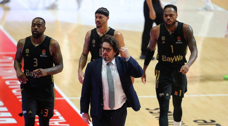 17.12.2021 Belgrade(Serbia) KK Crvena Zvezda(BC Red Star)-FC Bayern München Basketball GmbH Euroleague men s basketball Andrea Trinchieri(front) Bayern München coach with players Kelvin Creswell Rivers (L), Nick Weiler-Babb(behind),Deshaun Thomas(R) :S.Sandic