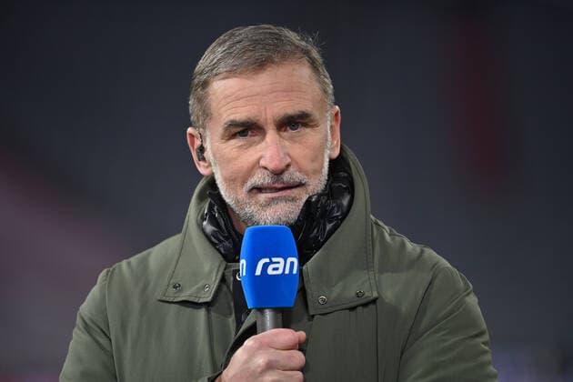 Stefan KUNTZ, single image,cropped single image,portraet,portrait,portrait football 1 Bundesliga season 2021 2022,17 matchday, matchday17 FC Bayern Muenchen VFL Wolfsburg 4 0, on 17 12 2021, A L L I A N Z A R E N A Muenchen