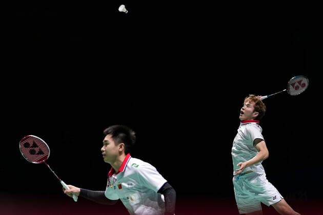 Sport Themen der Woche KW50 Sport Bilder des Tages (211218) -- HUELVA, Dec. 18, 2021 -- He Jiting (R) Tan Qiang of China compete during the men s doubles quarterfinal match against Goh V Shem Tan Wee Kiong of Malaysia at the BWF World Championships 2021 in Huelva, Spain, Dec. 17, 2021. ) (SP)SPAIN-HUELVA-BADMINTON-WORLD CHAMPIONSHIPS-QUARTERFINAL ZhangxCheng 