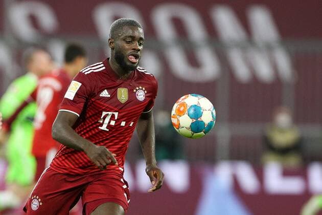 Dayot Upamecano 2 FC Bayern Muenchen , FC Bayern Muenchen vs VfL Wolfsburg, 1 Bundesliga, 17 Spieltag, 17 12 2021 DFB regulations prohibit any use of photographs as image sequences and or quasi video Muenchen Bayern Germany Copyright: xkolbert-press ChristianxKolbertx