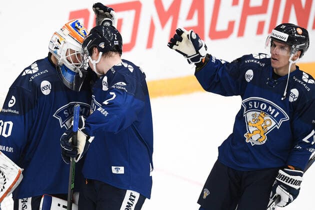 Russia Ice hockey, Eishockey Euro Tour Finland - Canada 6724515 18.12.2021 From left, Finland s goaltender Christian Heljanko, Finland s Ville Pokka and Finland s Jere Karjalainen struggle for a puck during the Channel One Cup match of the Euro Hockey Tour between Finland and Canada, in Moscow, Russia. Vladimir Astapkovich Sputnik Moscow Russia  Copyright: xVladimirxAstapkovichx