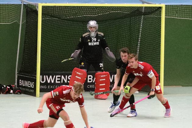 Sport Rot Weiss Köln vs Schwarz Weiss Neuss, 1 Hockey Bundesliga men, back Joshua Onyekwue RW , 18 12 2021, pic.