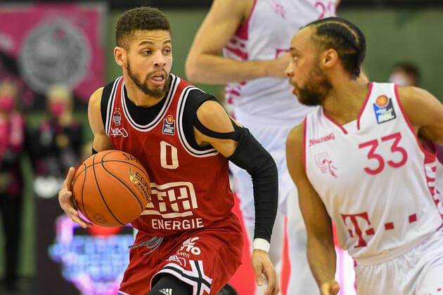 11 Matchday, Basketball Bundesliga, Basketball Season 2021 2022, Germany, easyCredit BBL, Germany, Giessen 46ers, giessen red, Men, Jobstairs GIESSEN 46ers Telekom Baskets Bonn, Men, Bonn in white