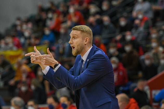 11 Matchday, Basketball Bundesliga, Basketball Season 2021 2022, Germany, easyCredit BBL, Germany, Giessen 46ers, giessen red, Men, Jobstairs GIESSEN 46ers Telekom Baskets Bonn, Men, Bonn in white