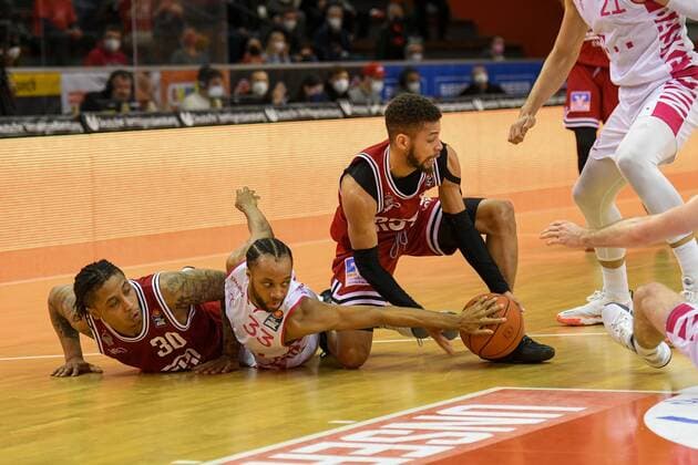 11 Matchday, Basketball Bundesliga, Basketball Season 2021 2022, Germany, easyCredit BBL, Germany, Giessen 46ers, giessen red, Men, Jobstairs GIESSEN 46ers Telekom Baskets Bonn, Men, Bonn in white