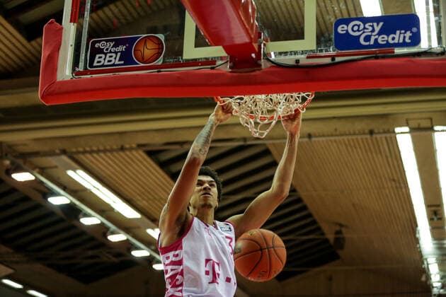 Germany, Giessen, Osthalle, 18 12 2021, easy Credit BBL, 11 matchday, JobStairs Giessen 46ers Telekom Baskets Bonn picture Tyson Ward Telekom Baskets Bonn dunking. Copyright: HMBxMedia ThomasxJäger