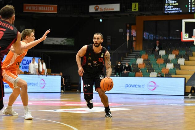 Taren Valdis Sullivan Artland Dragons 13 basketball, BARMER 2 Basketball Bundesliga, 2020 21 season, RASTA Vechta Artland Dragons, 18 12 2021, 14 match day, Rasta Dome Vechta. Copyright: xWenzel Eibner-Pressefotox RVA
