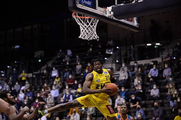 Tai Odiase 21 EWE Baskets Oldenburg during the match EWE Baskets Oldenburg vs ratiopharm Ulm Basketball, easyCredit BBL, season 2021 2022, 11 match day, 18 12 2021 Copyright xErikxHillmer EIBNERx EP EHR EWE Baskets Oldenburg vs ratiopharm Ulm Basketball, easyCredit BBL, season 2021 2022, 11 match day, 18 12 2021 Oldenburg Copyright: xErikxHillmer EIBNERx EP_EHR