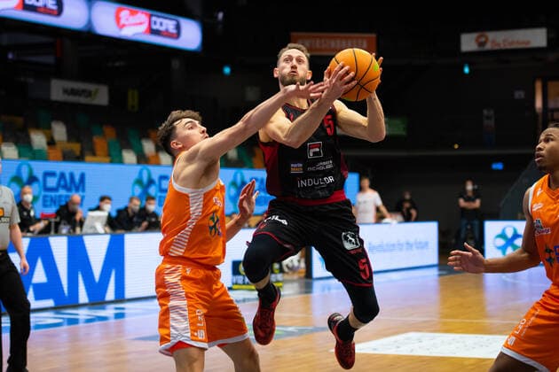 ProA 14 Matchday RASTA Vechta vs Artland Dragons, 18 12 2021 Kristofer Krause RASTA Vechta, 36 , Chase Chandler Griffin Artland Dragons, 5 ProA 14 Matchday RASTA Vechta vs Artland Dragons on 18 12 2021 in Vechta RASTA Dome , Germany, Copyright: xBEAUTIFULxSPORTS Neddermannx