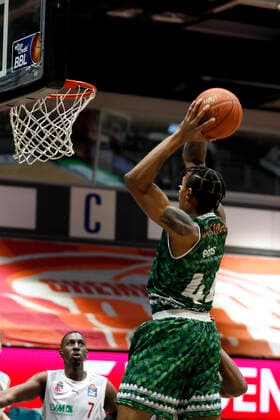 18 12 2021, easyCredit Basketball Bundesliga, BBL, 2021 2022 season, men, Chemnitz Niners Brose Bamberg Chemnitz Messe Chemnitz Sachsen Germany