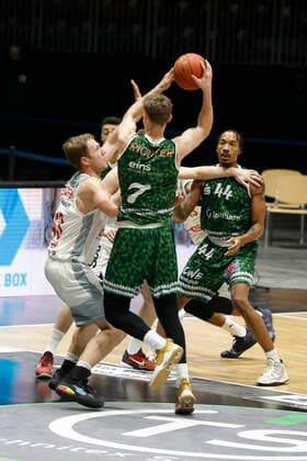 18 12 2021, easyCredit Basketball Bundesliga, BBL, 2021 2022 season, men, Chemnitz Niners Brose Bamberg Chemnitz Messe Chemnitz Sachsen Germany