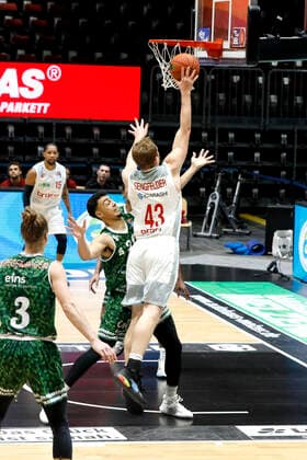 18 12 2021, easyCredit Basketball Bundesliga, BBL, 2021 2022 season, men, Chemnitz Niners Brose Bamberg Chemnitz Messe Chemnitz Sachsen Germany