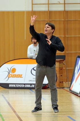 18 12 2021, xovx, Basketball Damen Bundesliga DBBL, BC pharmaserv Marburg TSV 1880 Wasserburg Headcoach Rüdiger Wichote TSV 1880 Wasserburg , Freisteller Marburg Georg Gaßmann Halle Hessen Deutschland DE