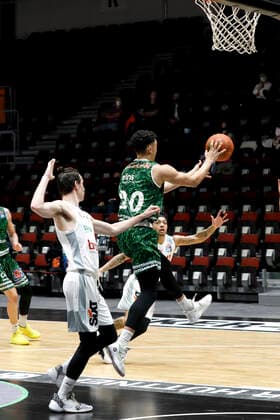 18 12 2021, easyCredit Basketball Bundesliga, BBL, 2021 2022 season, men, Chemnitz Niners Brose Bamberg Travis Jocelyn, Niners Chemnitz Chemnitz Fair Chemnitz Saxony Germany