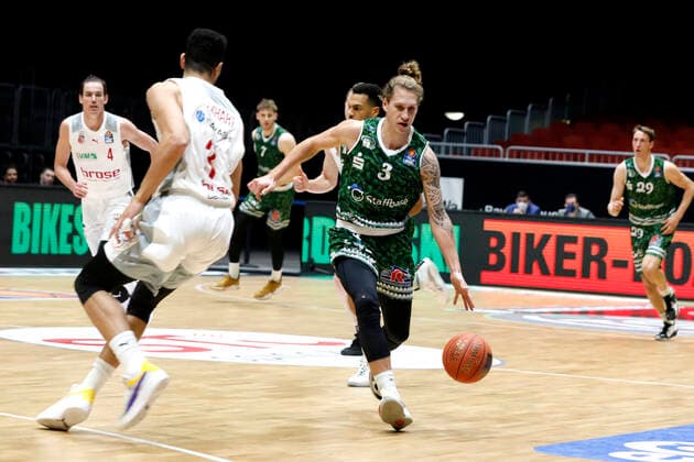 18 12 2021, easyCredit Basketball Bundesliga, BBL, 2021 2022 season, men, Chemnitz Niners Brose Bamberg Malte Ziegenhagen, Niners Chemnitz Chemnitz Fair Chemnitz Saxony Germany
