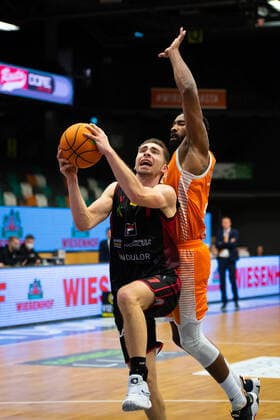 ProA 14 Matchday RASTA Vechta vs Artland Dragons, 18 12 2021 Adrian Breitlauch Artland Dragons, 7 , Preston Purifoy RASTA Vechta, 24 ProA 14 Matchday RASTA Vechta vs Artland Dragons on 18 12 2021 in Vechta RASTA Dome , Germany, Copyright: xBEAUTIFULxSPORTS Neddermannx