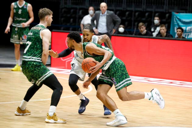 18 12 2021, easyCredit Basketball Bundesliga, BBL, 2021 2022 season, men, Chemnitz Niners Brose Bamberg Trent Lockett, Niners Chemnitz Chemnitz Fair Chemnitz Saxony Germany