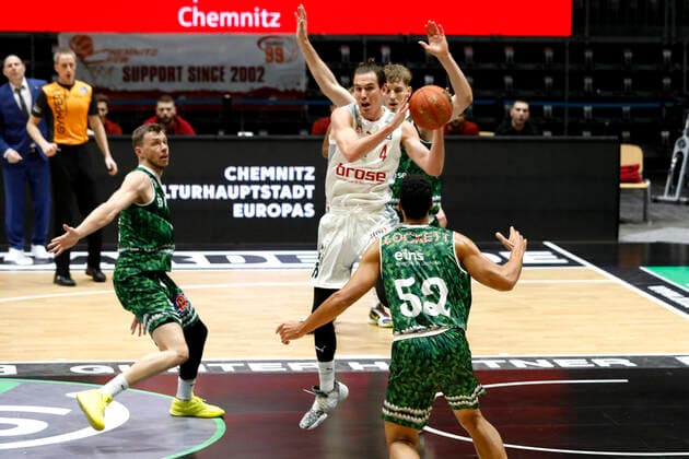 18 12 2021, easyCredit Basketball Bundesliga, BBL, 2021 2022 season, men, Chemnitz Niners Brose Bamberg Omar Prewitt, Brose Bamberg Chemnitz Fair Chemnitz Saxony Germany