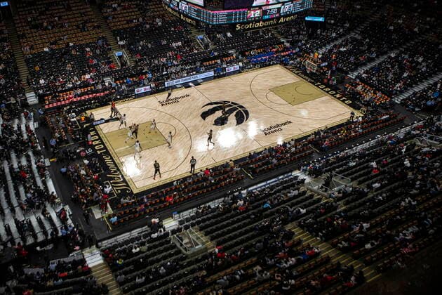 December 18, 2021, Toronto, ON, CAN: Empty seats are seen at the Scotiabank Arena as the Toronto Raptors take on the Golden State Warriors in NBA, Basketball Herren, USA basketball action in Toronto on Saturday, December 18, 2021. A provincial mandate issued yesterday dictated a 50% capacity at indoor sporting events in a bid to combat the spread of the Omicron COVID-19 variant. Canada News - December 18, 2021  - ZUMAc35_ 20211218_zaf_c35_090 Copyright: xChrisxYoungx