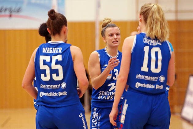 18 12 2021, xovx, Basketball Damen Bundesliga DBBL, BC pharmaserv Marburg TSV 1880 Wasserburg v l Stephanie Wagner BC pharmaserv Marburg , Alexandra Wilke BC pharmaserv Marburg , Hanna Crymble BC pharmaserv Marburg Marburg Georg Gaßmann Halle Hessen Germany DE