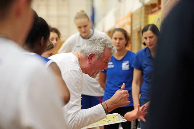 18 12 2021, xovx, Basketball Damen Bundesliga DBBL, BC pharmaserv Marburg TSV 1880 Wasserburg coach Christoph Wysocki BC pharmaserv Marburg Marburg Georg Gaßmann Halle Hessen Germany EN