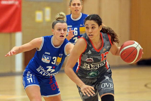 18 12 2021, xovx, Basketball Damen Bundesliga DBBL, BC pharmaserv Marburg TSV 1880 Wasserburg v l Alexandra Wilke BC pharmaserv Marburg , Theresa Simon BC pharmaserv Marburg , Mikayla Williams TSV 1880 Wasserburg Marburg Georg Gaßmann Halle Hessen Germany DE