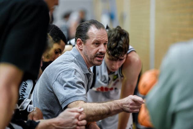 Barmer 2 Basketball Bundesliga ProB, Rheinstars Koeln vs WWU Baskets Muenster, 18 12 2021 Simon Cote Trainer RheinStars Koeln , Barmer 2 Basketball Bundesliga ProB, Rheinstars Koeln vs WWU Baskets Muenster on 18 12 2021 at the ASV Koeln in Koeln North Rhine-Westphalia Copyright: xBEAUTIFULxSPORTS Mueller-Laschetx