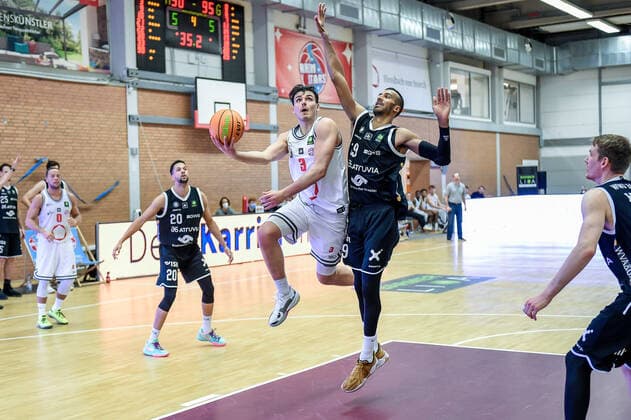 Barmer 2 Basketball Bundesliga ProB, Rheinstars Koeln vs WWU Baskets Muenster, 18 12 2021 Yannick Kneesch RheinStars Koeln 3 , Adam Touray WWU Baskets Muenster 19 , Barmer 2 Basketball Bundesliga ProB, Rheinstars Koeln vs WWU Baskets Muenster on 18 12 2021 at ASV Koeln in Koeln Nordrhein Westfalen Copyright: xBEAUTIFULxSPORTS Mueller-Laschetx