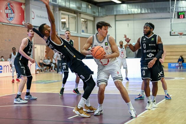 Barmer 2 Basketball Bundesliga ProB, Rheinstars Koeln vs WWU Baskets Muenster, 18 12 2021 Yannick Kneesch RheinStars Koeln 3 , Ryan Timothy Richmond WWU Baskets Muenster 0 , Barmer 2 Basketball Bundesliga ProB, Rheinstars Koeln vs WWU Baskets Muenster on 18 12 2021 at ASV Koeln in Koeln Nordrhein Westfalen Copyright: xBEAUTIFULxSPORTS Mueller-Laschetx