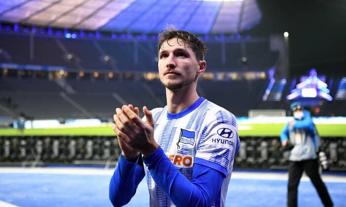 Football, Men, 2021 2022 season, 1 Bundesliga 17 matchday , Hertha BSC Borussia Dortmund, Niklas Stark Hertha BSC , cheering after final whistle, 18 12 2021, Copyright: xSebastianxRäppold MatthiasxKochx