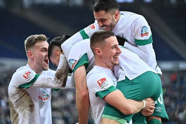 Sport Themen der Woche KW50 GER, 2. FBL, Hannover 96 vs SV Werder Bremen 19.12.2021, HDI-Arena, Hannover, GER, 2. FBL, Hannover 96 vs SV Werder Bremen im Bild picture shows Torjubel Jubel. Torschütze Torschuetze Anthony Jung (Werder Bremen 03) jubelt ueber das Tor zum 1:3 *** GER, 2 FBL, Hannover 96 vs SV Werder Bremen 19 12 2021, HDI Arena, Hannover, GER, 2 FBL, Hannover 96 vs SV Werder Bremen in picture shows goal celebration goal scorer Anthony Jung Werder Bremen 03 celebrates the goal to 1 3 nordphotoxGmbHx xKokenge nph00001