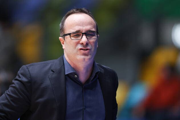 Fraport Skyliners Syntainics MBC, easyCredit BBL Head Coach Diego Ocampo Fraport Skyliners Basketball easyCredit BBL match between Fraport Skyliners and Mitteldeutscher Basketball Club on 19 December 2021 at Ballsporthalle in Frankfurt am Main , Frankfurt am Main Hesse Germany Ballsporthalle