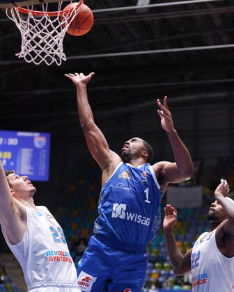 Fraport Skyliners Syntainics MBC, easyCredit BBL Jamel McLean Fraport Skyliners, 1 rises high to the basket Basketball match of the easyCredit BBL between the Fraport Skyliners and the Mitteldeutsche Basketball Club on 19 December 2021 at the Ballsporthalle in Frankfurt am Main , Frankfurt am Main Hesse Germany Ballsporthalle