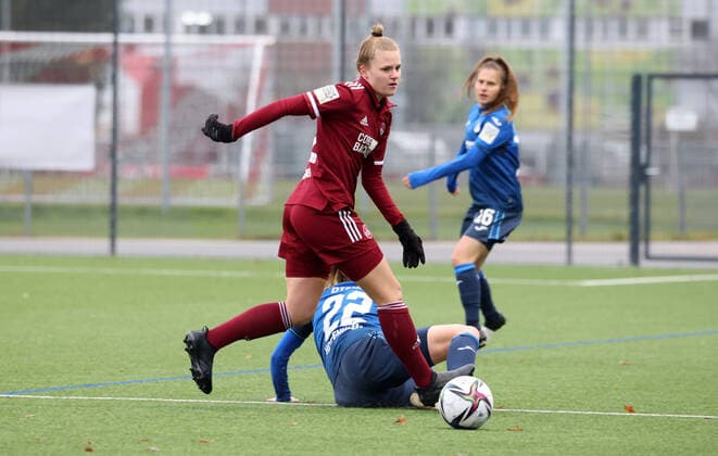 19 12 2021 Football Season 2021 2022 2 Women Football Bundesliga 13 Matchday 1 FC Nürnberg FCN Club TSG 1899 Hoffenheim II Sportfoto Zink DaMa Vanessa Diehm 22, TSG 1899 Hoffenheim II Amelie Thöle Thoele 12, 1 FC Nürnberg FCN