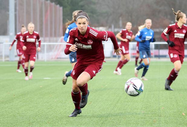 19 12 2021 Football Season 2021 2022 2 Women Football Bundesliga 13 Matchday 1 FC Nürnberg FCN Club TSG 1899 Hoffenheim II Sportfoto Zink DaMa Nele Bauereisen 23, 1 FC Nürnberg FCN Freisteller Single Image