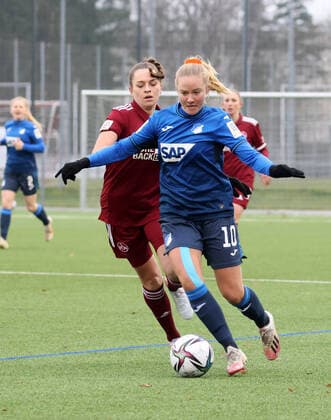 19 12 2021 Football Season 2021 2022 2 Women Football Bundesliga 13 Matchday 1 FC Nürnberg FCN Club TSG 1899 Hoffenheim II Sportfoto Zink DaMa Luisa Richert 10, 1 FC Nürnberg FCN Mathilde Janzen 10, TSG 1899 Hoffenheim II