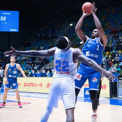 19 12 2021, xsltx, Basketball BBL Bundesliga, Frankfurt Skyliners Syntainics MBC Weissenfels emspor, v re In the first game for the Skyliners in form Jamel McLean Forward Fraport Skyliners DFL DFB REGULATIONS PROHIBIT ANY USE OF PHOTOGRAPHS as IMAGE SEQUENCES and or QUASI VIDEO Frankfurt am Main.
