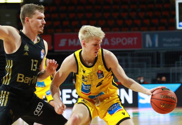 13 Andreas Obst FCBB li vs 2 Jacob Patrick Ludwigsburg Basketball BBL FC Bayern München MHP Riesen Ludwigsburg at Audi Dome on 19 12 2021 PHOTO Mladen Lackovic LakoPress