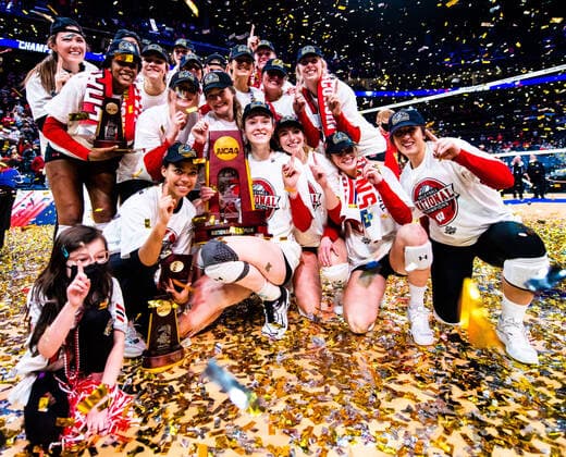 December 19, 2021, Columbus, Ohio, USA: The Wisconsin Badgers celebrate defeating Big 10 rival Nebraska in the NCAA, College League, USA Division 1 Championship at Nationwide Arena in Columbus Ohio. Wisconsin went on to win the match 3:2. Columbus USA - ZUMAs268 20211219_zsp_s268_032 Copyright: xMatthewxSmithx