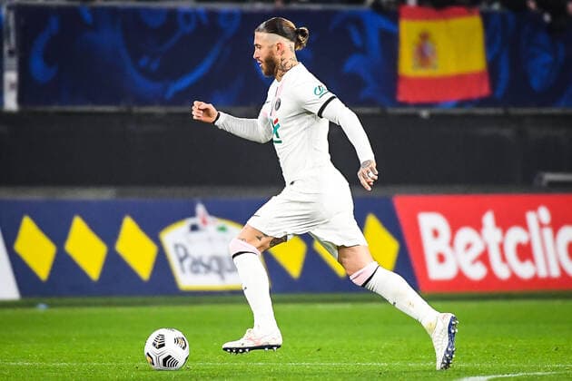 December 19, 2021, Valenciennes, France, France: Sergio RAMOS of PSG during the French Cup match between Entente Feignies-Aulnoye and Paris Saint-Germain (PSG) at Stade du Hainaut on December 19, 2021 in Valenciennes, France. Valenciennes France - ZUMAm308 20211219_zsp_m308_001 Copyright: xMatthieuxMirvillex