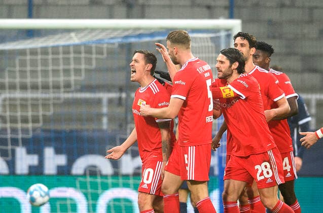 Sport Themen der Woche KW50 Jubel Max KRUSE (UB) nach seinem Tor zum 0:1, v.l. Max KRUSE (UB), Marvin FRIEDRICH (UB), Christopher TRIMMEL (UB) Fussball 1. Bundesliga, 17.Spieltag, VfL Bochum (BO) - 1. FC Union Berlin (UB), am 18.12.2021 in Bochum Deutschland. DFL regulations prohibit any use of photographs as image sequences and or quasi-video Â *** Cheers Max KRUSE UB after his goal to 0 1, f l Max KRUSE UB , Marvin FRIEDRICH UB , Christopher TRIMMEL UB Football 1 Bundesliga, 17 Matchday, VfL Bochum BO 1 FC Union Berlin UB , on 18 12 2021 in Bochum Germany DFL regulations prohibit any use of photographs as image sequences and or quasi video Â