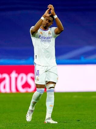 Mandatory Credit: Photo by Pressinphoto Shutterstock (12651642dg) David Alaba of Real Madrid Real Madrid v Cadiz CF, La Liga 2021-2022, date 18. Football, Santiago Bernabeu Stadium, Madrid, Spain - 19 Dec 2021 EDITORIAL USE ONLY No use with unauthorised audio, video, data, fixture lists (outside the EU), club league logos or live services. Online in-match use limited to 45 images (+15 in extra time). No use to emulate moving images. No use in betting, games or single club league player publications services. Real Madrid v Cadiz CF, La Liga 2021-2022, date 18. Football, Santiago Bernabeu Stadium, Madrid, Spain - 19 Dec 2021 EDITORIAL USE ONLY No use with unauthorised audio, video, data, fixture lists (outside the EU), club league logos or live services. Online in-match use limited to 45 images (+15 in extra time). No use to emulate moving images. No use in betting, games or Copyright: xPressinphoto Shutterstockx 12651642dg