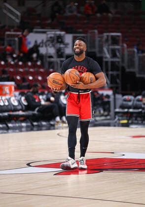 CHICAGO, IL - DECEMBER 20: Houston Rockets Guard David Nwaba (2) looks on before a NBA, Basketball Herren, USA game between the Houston Rockets and the Chicago Bulls on December 20, 2021 at the United Center in Chicago, IL. (Photo by Melissa Tamez Icon Sportswire) NBA: DEC 20 Rockets at Bulls Icon2112200202