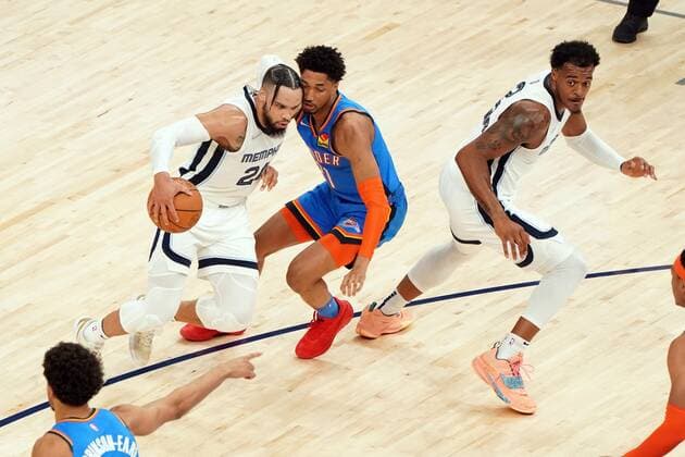Memphis Grizzlies Dillon Brooks (24) pushes past Oklahoma City Thunder defense in the first half of the the game at FedEx Forum in Memphis, Tennessee, USA, 20, December 2021. (Karen Pulfer Focht EFE) Thunder at Memphis Grizzlies Basketball !ACHTUNG: NUR REDAKTIONELLE NUTZUNG!  Copyright: xKARENxPULFERxFOCHTx AME5597 20211221-1d9208a53c7f719f15a493f889e32be731762c3f