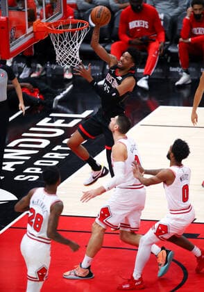 CHICAGO, IL - DECEMBER 20: Houston Rockets Center Christian Wood (35) in action making a layup during a NBA, Basketball Herren, USA game between the Houston Rockets and the Chicago Bulls on December 20, 2021 at the United Center in Chicago, IL. (Photo by Melissa Tamez Icon Sportswire) NBA: DEC 20 Rockets at Bulls Icon2112201313