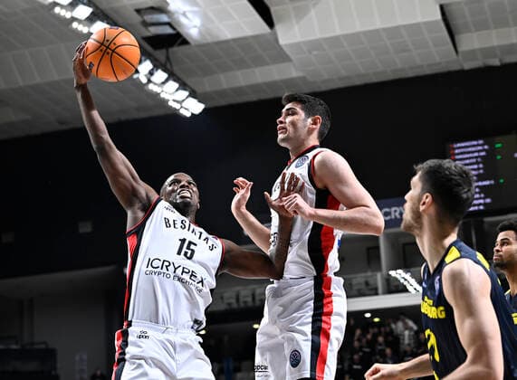 Isaiah Whitehead (15) and Furkan Haltali of Besiktas Icrypex Oldenburg during the FIBA Champions League group H match between Besiktas Icrypex and Ewe Baskets Oldenburg at Besiktas Akatlar Arena in Istanbul , Turkey on December 21 , 2021. ( Photo by Seskimphoto ) 